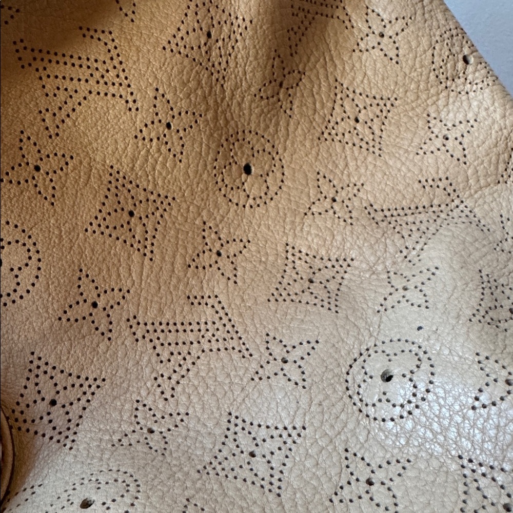 Louis‎ Vuitton Monogram Mahina XS Shoulder bag - Picture 9 of 12